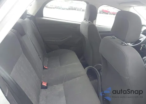 2015 Ford Focus S z USA, uszkodzony, nr VIN 1FADP3E23FL253965